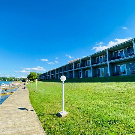 Fleetwood Inn Suites Чебойган Екстериор снимка
