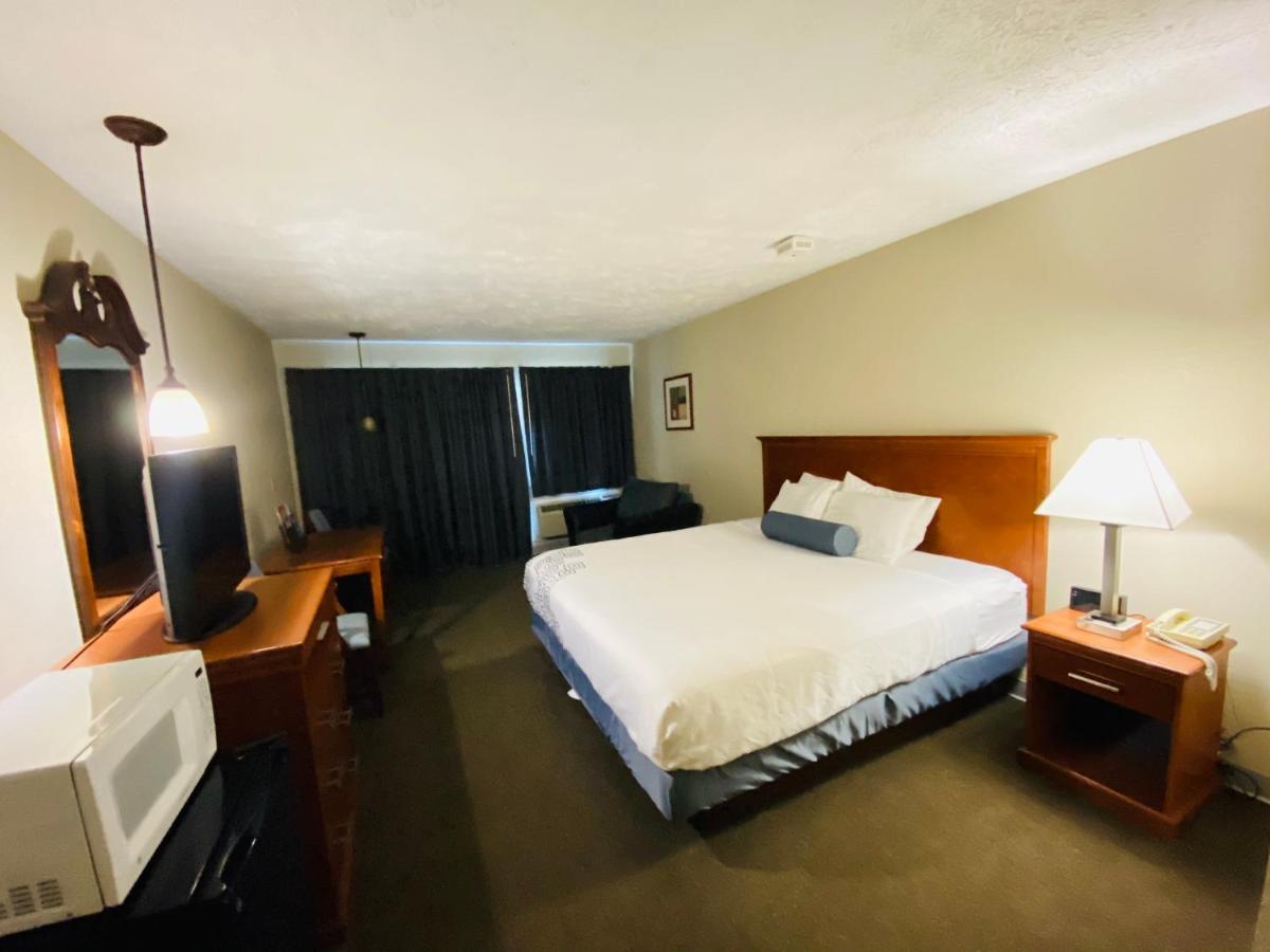 Fleetwood Inn Suites Чебойган Екстериор снимка