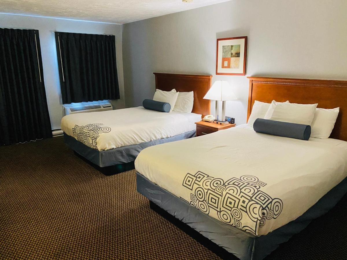 Fleetwood Inn Suites Чебойган Екстериор снимка