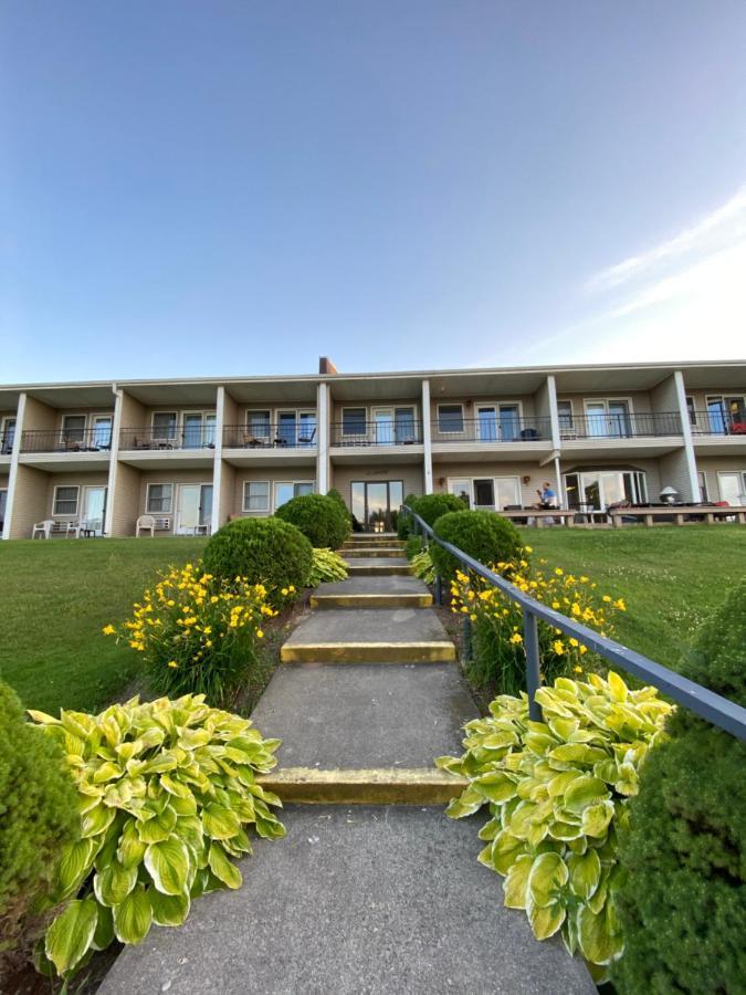 Fleetwood Inn Suites Чебойган Екстериор снимка