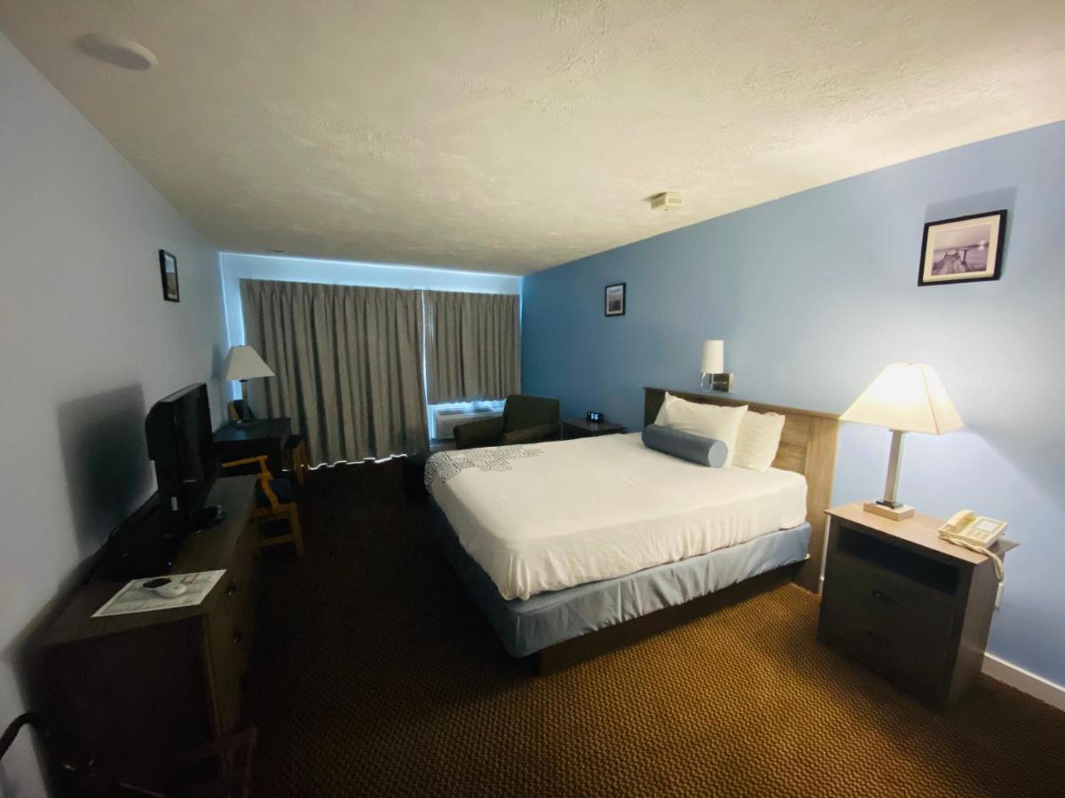 Fleetwood Inn Suites Чебойган Екстериор снимка