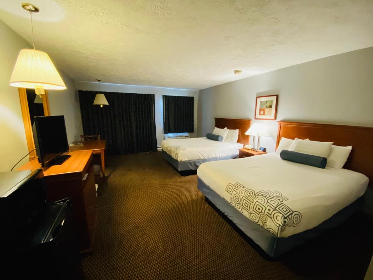 Fleetwood Inn Suites Чебойган Екстериор снимка