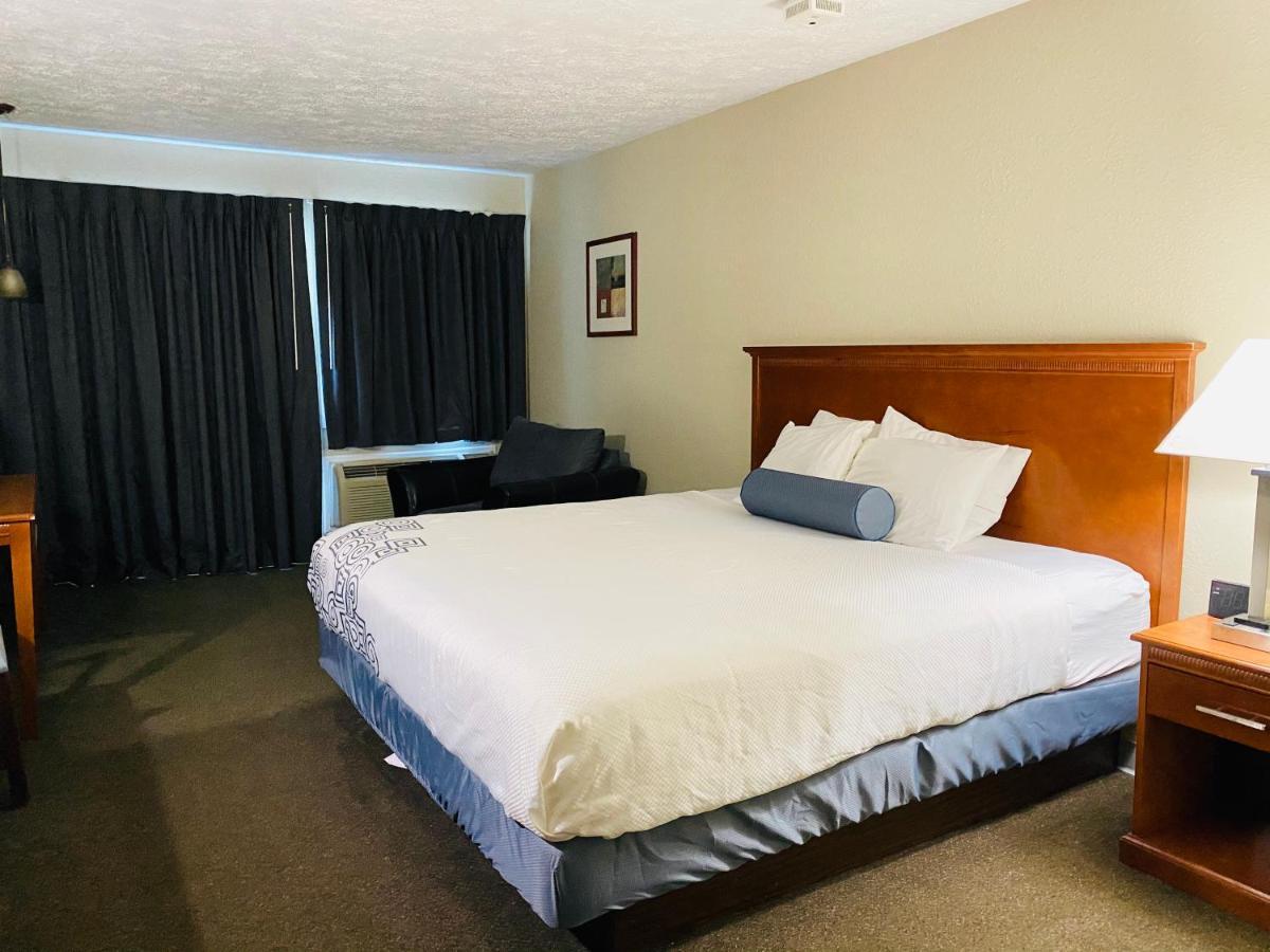 Fleetwood Inn Suites Чебойган Екстериор снимка
