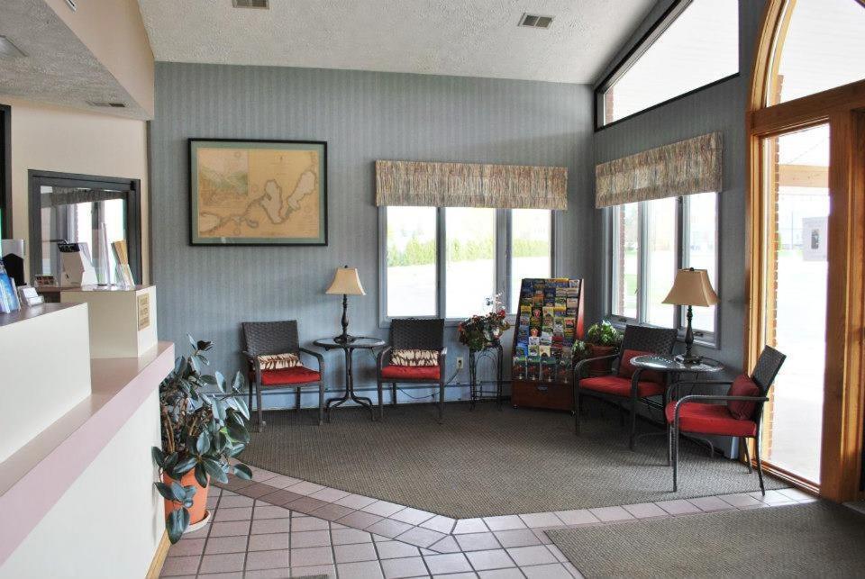 Fleetwood Inn Suites Чебойган Екстериор снимка