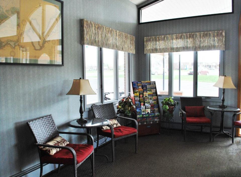 Fleetwood Inn Suites Чебойган Екстериор снимка